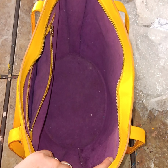 REHAB LOUIS VUITTON YELLOW EPI LEATHER SHOULDERBAG - Picture 13 of 17